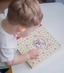 Billede til varegruppe Bøger i stof og træ